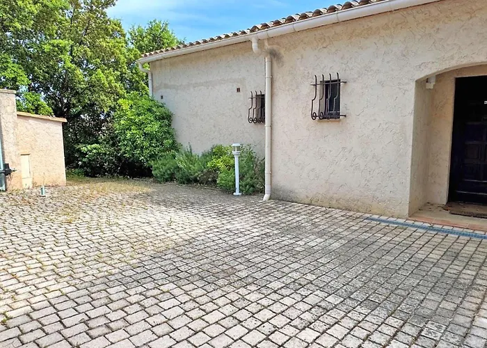 Grand Pin 77 アパート